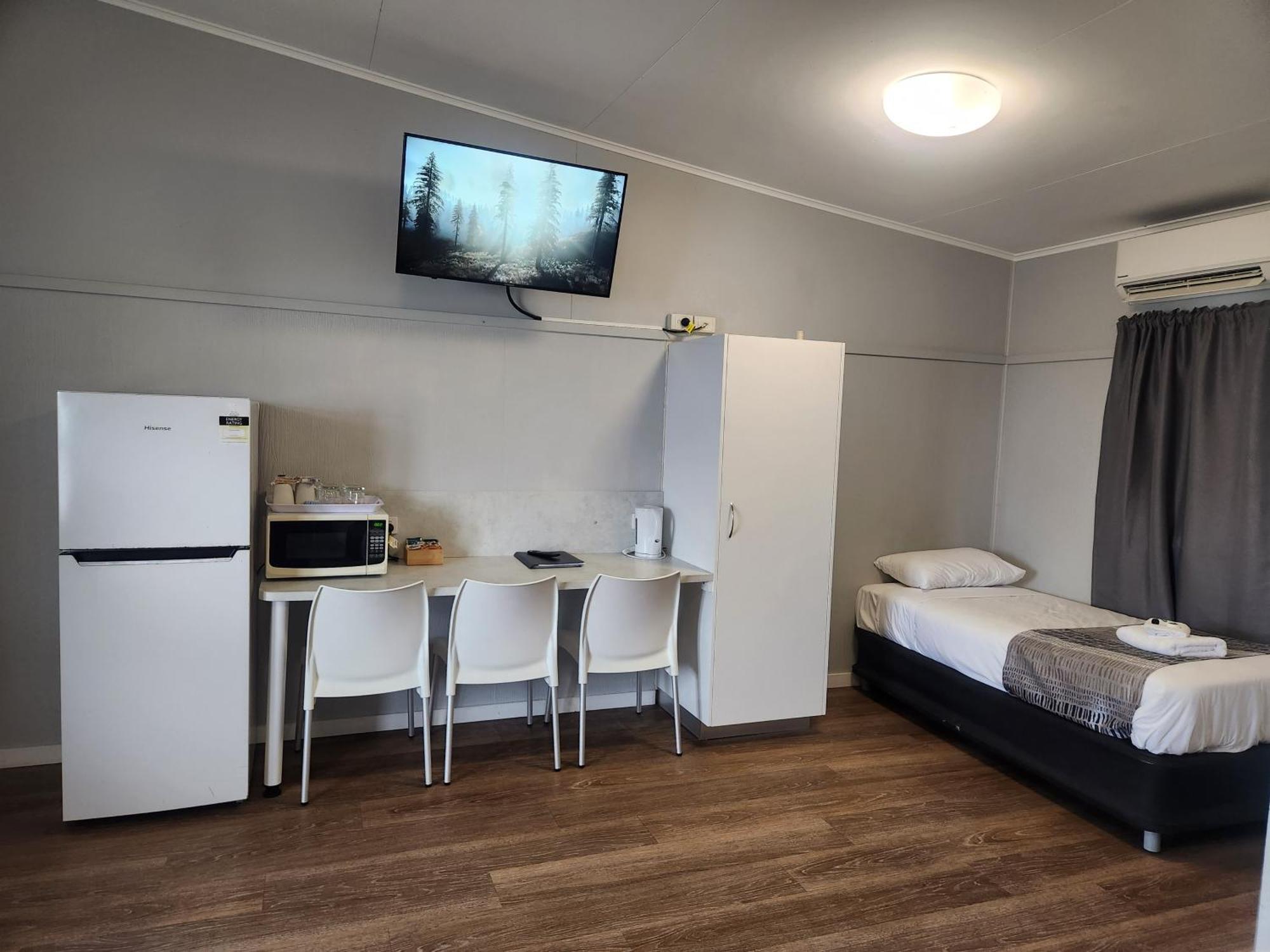 Ned Kelly'S Motel Maryborough Exterior photo