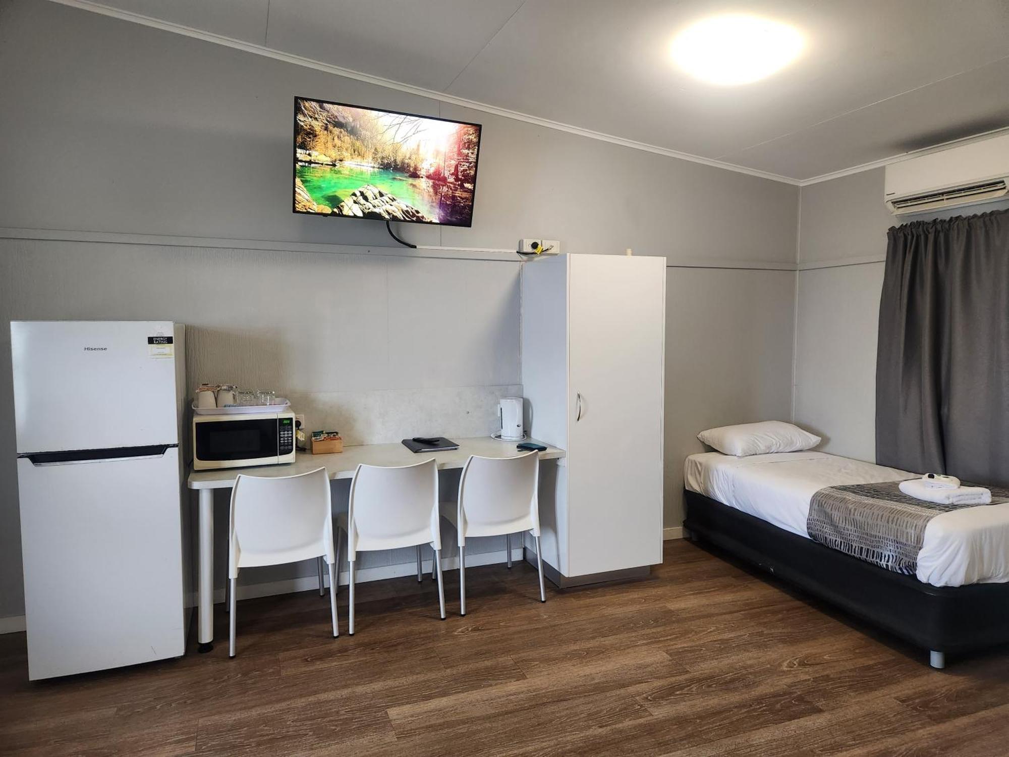 Ned Kelly'S Motel Maryborough Exterior photo